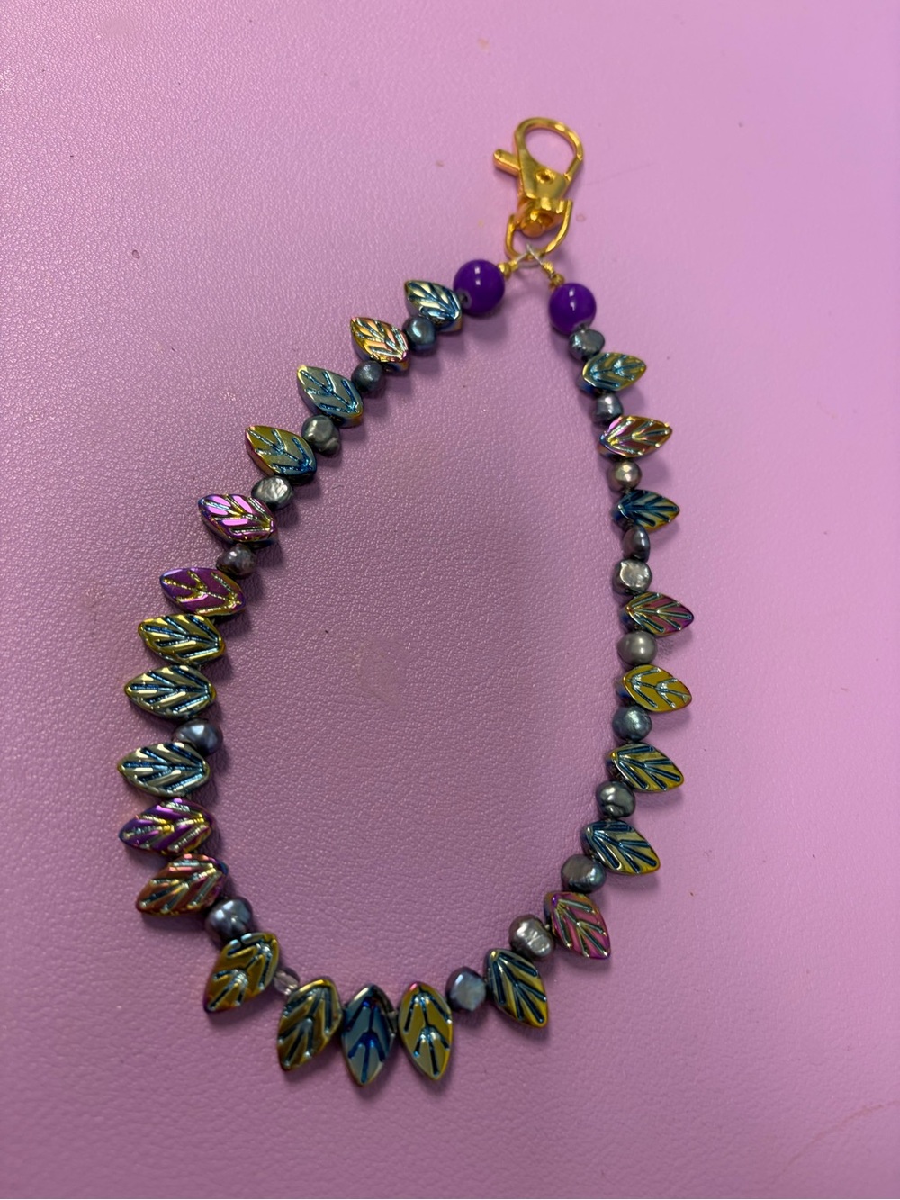 Gold-Trim Iridescent Leaf Bead key chain Purple Accent